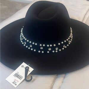 Versona Black Felt Hat with Studded Band